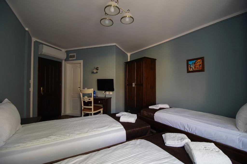 Стая с три отделни легла в Pulpudeva Family Hotel